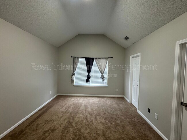 Building Photo - 1618 Village Pl Cir NE