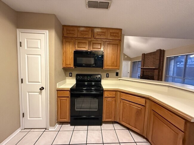 Building Photo - 7012 Bernadine St