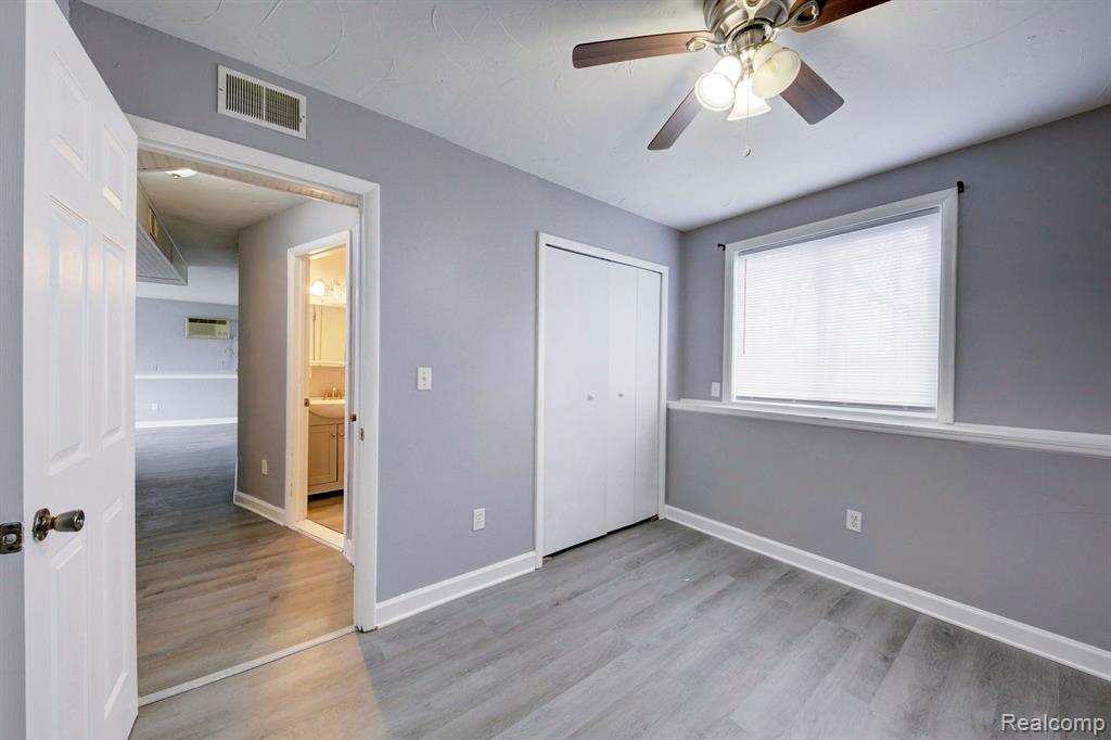 Building Photo - 217 Glenmoor St