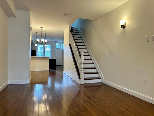 Building Photo - Charming  2Bed/2Bath in Patterson Park
