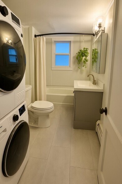 Bathroom w/Laundry - 171 Austin St