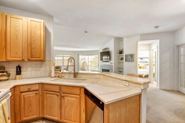 Building Photo - Top-Floor Serenity: Bright & Modern Fully Furnished Boulder Retreat
