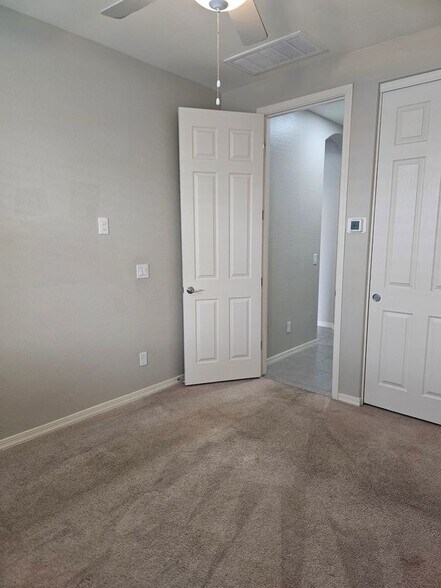 Building Photo - 15092 W Portland St