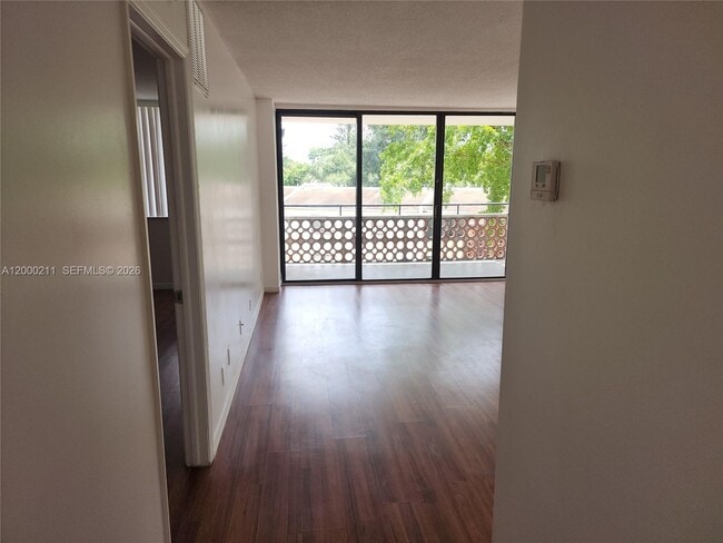 Building Photo - 4222 Inverrary Blvd