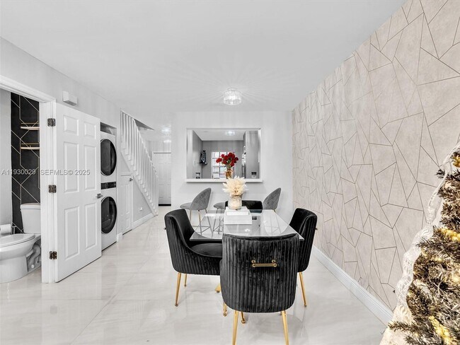 Building Photo - 6747 Sienna Club Dr