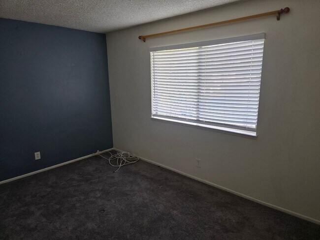 Building Photo - 2 bedrrom 1 bath