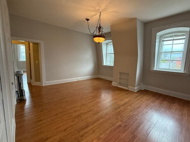 Building Photo - 241 Middle Street