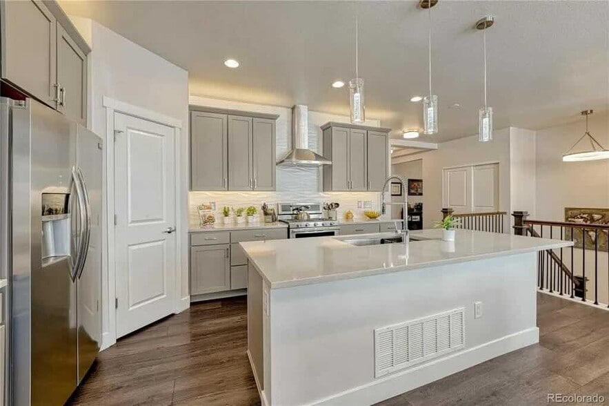 Building Photo - 6810 Sea Oats Dr