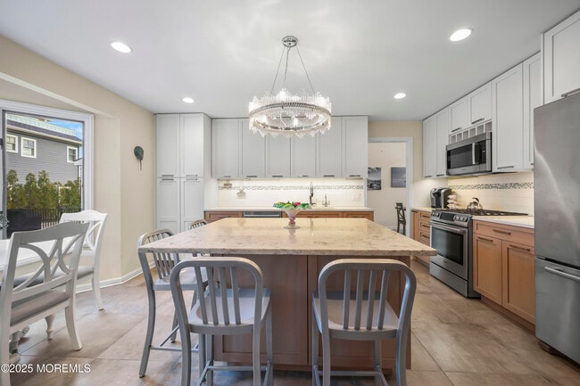 Building Photo - 202 2nd Ave