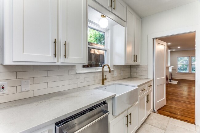 Building Photo - 4601 Pershing Ave