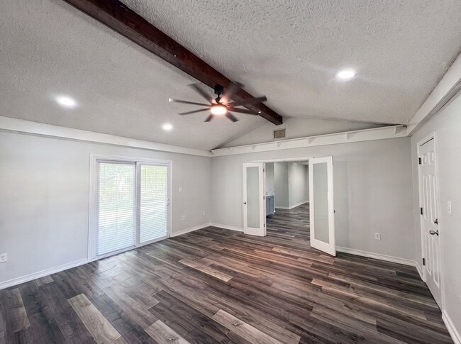 Building Photo - 1823 Lori Ln W