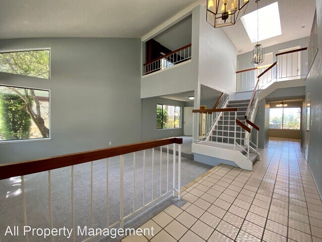 Building Photo - 4 br, 2.5 bath House - 2025 Sea Cliff