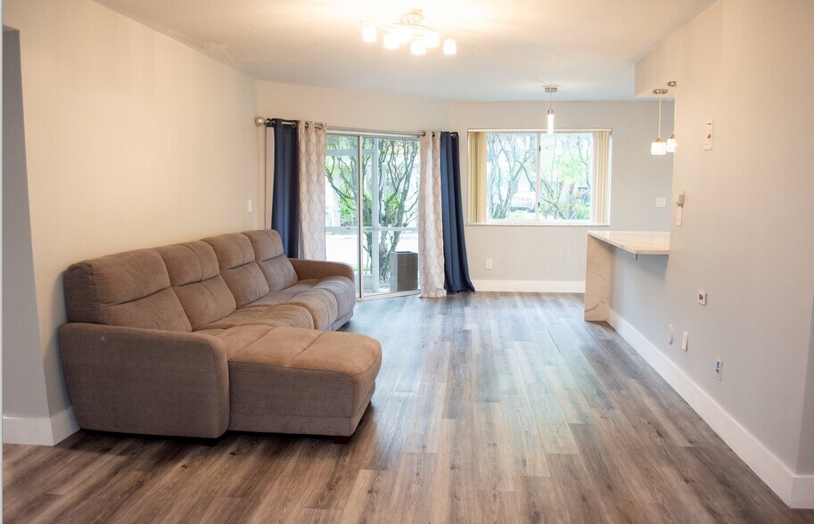 Building Photo - 992 NW 93rd Ave