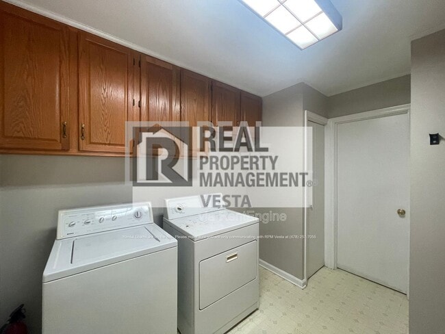 Building Photo - 4231 Laura Ann Pl