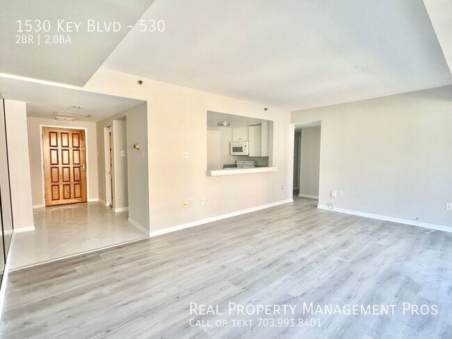 Building Photo - Sun-Drenched Condo-Stunning Views, Walk to...