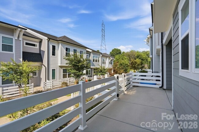 Building Photo - 615 Myrick Aly