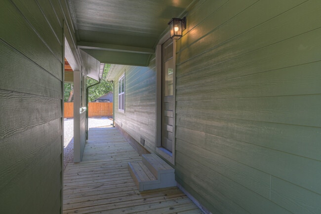 Building Photo - 1017 W Martin Luther King Dr