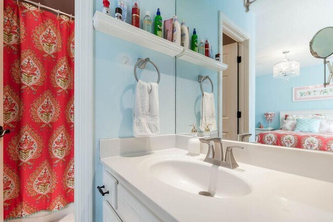 Building Photo - {5801} Spacious 2 Story Home in highly des...