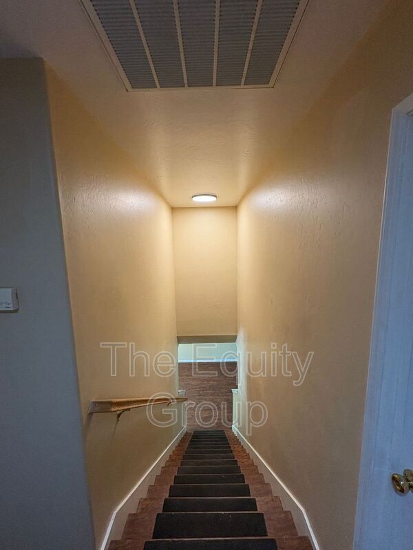 Building Photo - 312 W Reese Ave