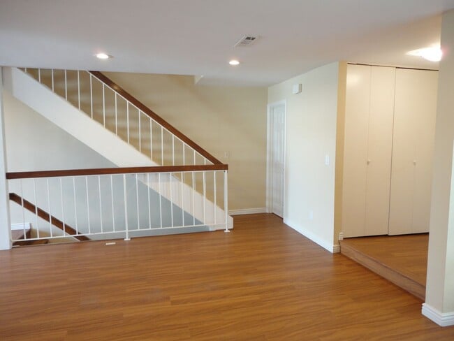 Building Photo - San Carlos - Fully Remodeled - Two Story T...