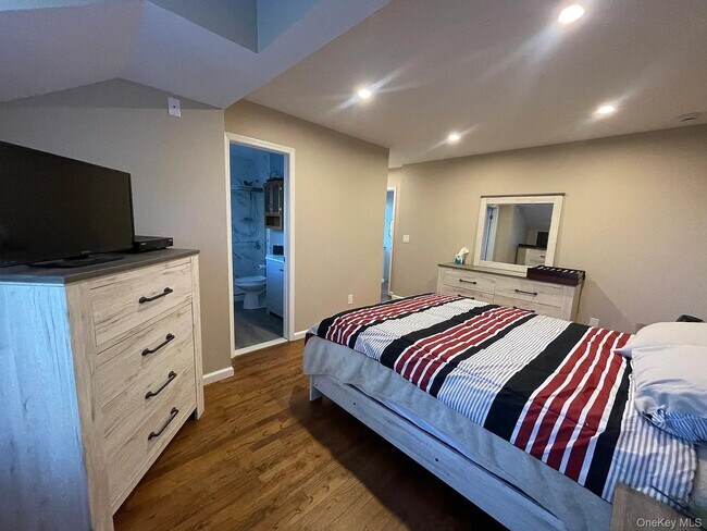 Building Photo - 1 Sea Ct Ln