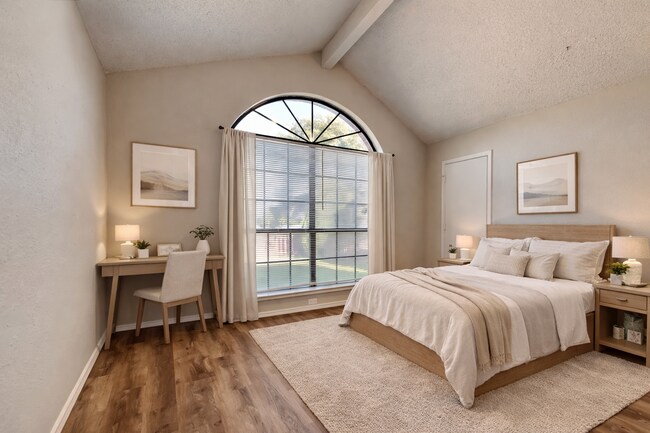 Building Photo - Charming 3 Bed Home for Rent in Dallas | Vaulted Ceilings | 2-Car Garage