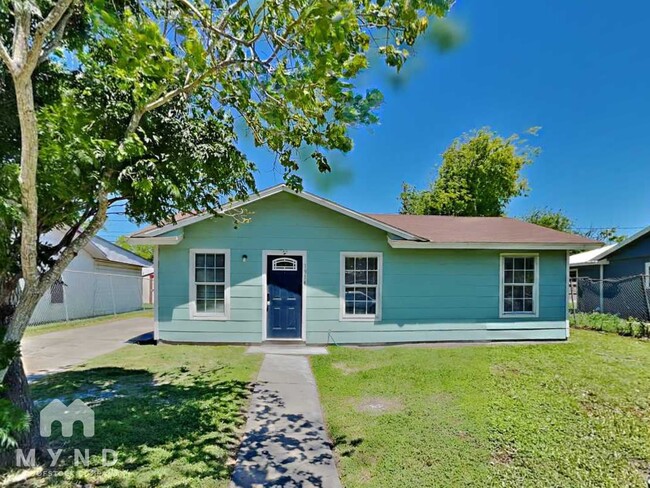 Building Photo - 1914 Roslyn St