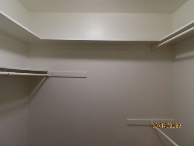 Building Photo - Heather ****$500 Off 1st Month Rent****