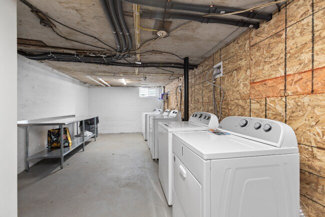 Building Photo - 220 Clinton St