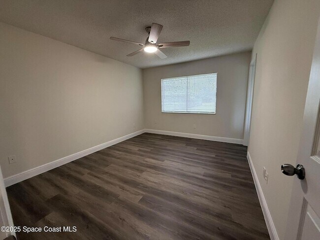 Building Photo - 889 Lamplighter Dr NW