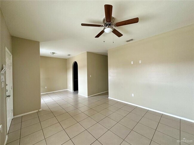 Building Photo - 17 Miroslava Ave