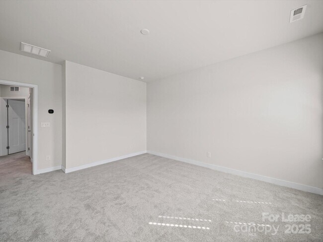 Building Photo - 9922 Oaklawn Blvd NW
