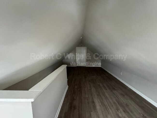 Building Photo - 219 Park St