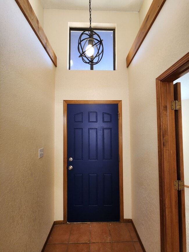 Building Photo - 2050 Pinecone Way