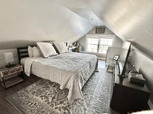 3rd bedroom/master bedroom or second living room - 135 E Wayne Ter