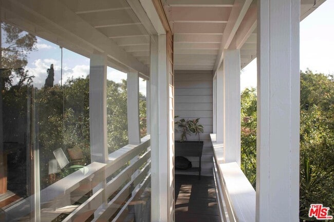 Building Photo - 1112 Montecito Dr