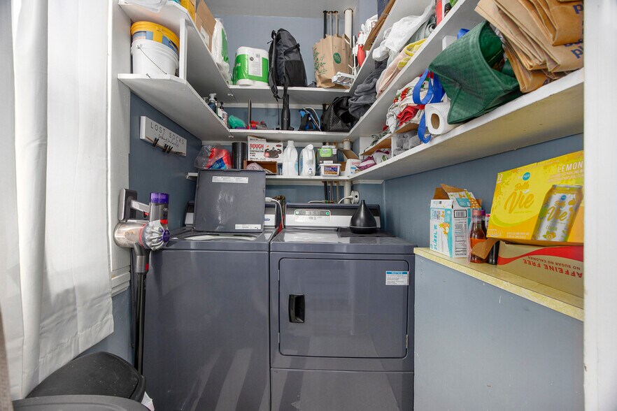 Building Photo - 3271 Coit Ave NE