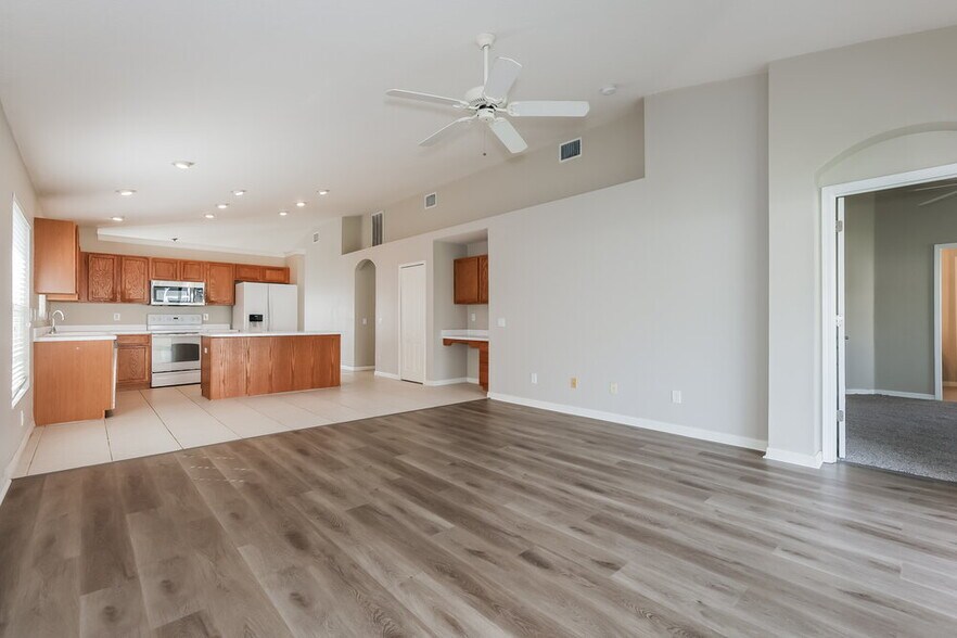 Building Photo - 31343 Heatherstone Dr