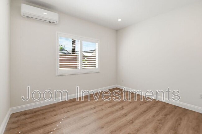 Building Photo - 9546 W Live Oak Ave