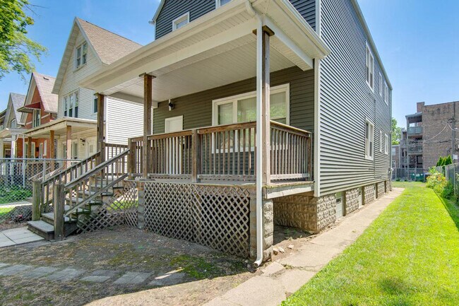 Building Photo - 7353 S Kenwood Ave