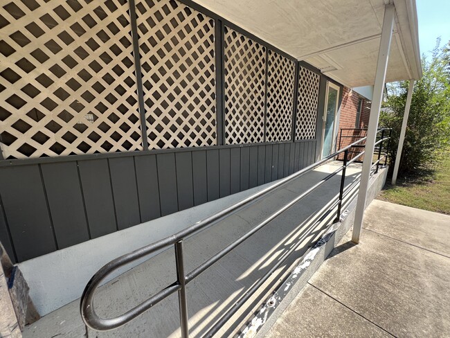 Building Photo - 122 SE Morningside Ave