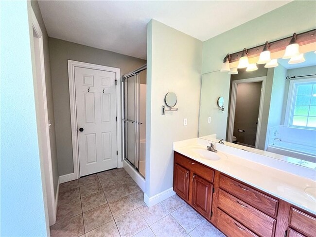 Building Photo - 208 Tunbridge Dr