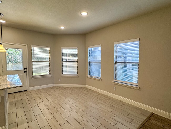 Building Photo - 7836 Cottonwood Dr