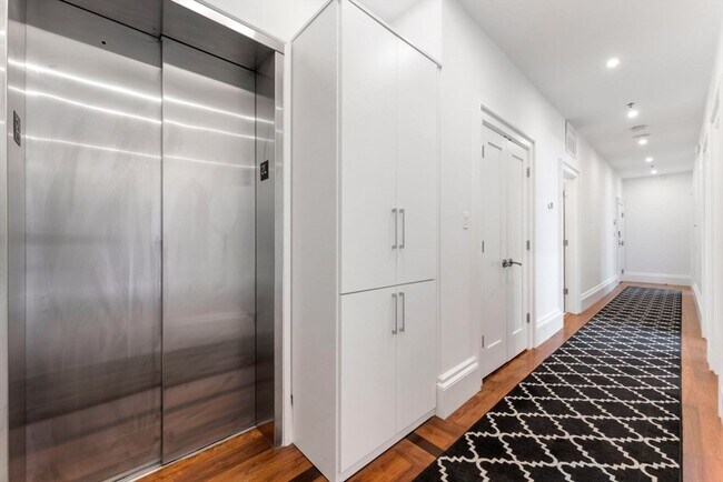 Building Photo - 32 Rutland St