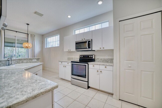 Building Photo - 2 Bedroom Plus Den/Office Home - Relaxing Pond View and Pet Friendly