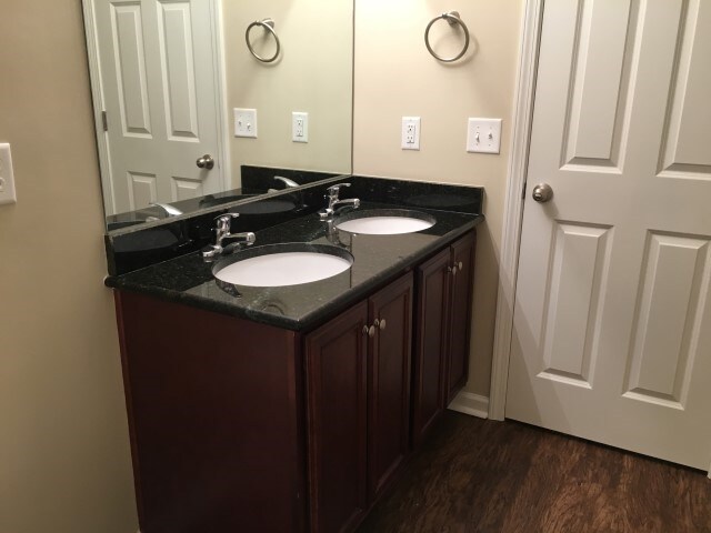 Building Photo - 5 Miller Pond Rd