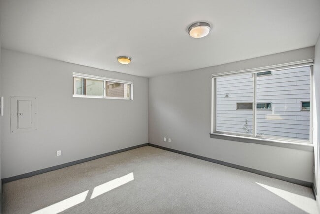 Building Photo - 4726 Delridge Wy SW