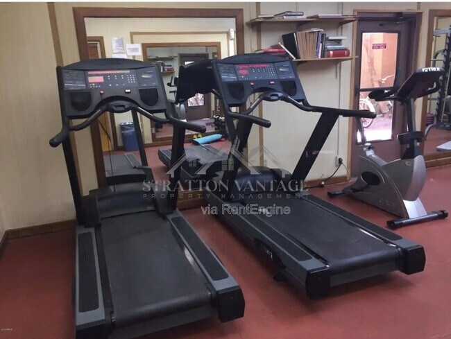 Building Photo - 3031 N Civic Center Plaza