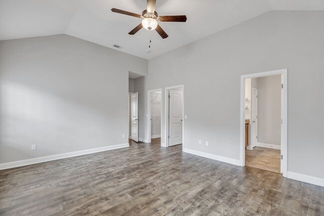 Building Photo - AVAILABLE JUNE [PETS PERMITTED]