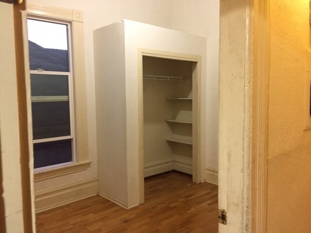 Building Photo - 848 E 15th St